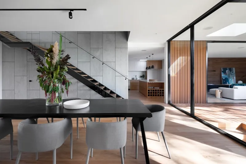 Adjusting a floor plan layout